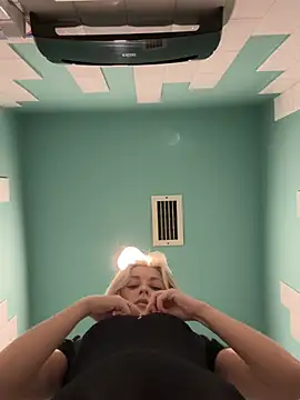 VikaBunny1 live sex cam