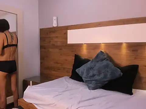 CIELO_SILVA's cam snapshot