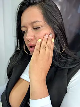 -Mia1's cam snapshot