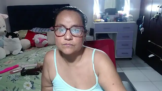 pervert_mommy_'s cam snapshot