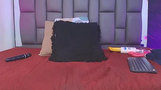 _MiaBrown_'s cam snapshot