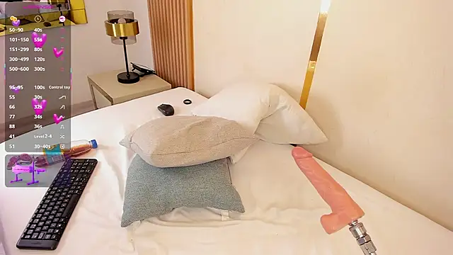 EmmiHops live sex cam