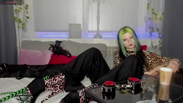 ToxicKittyy's cam snapshot