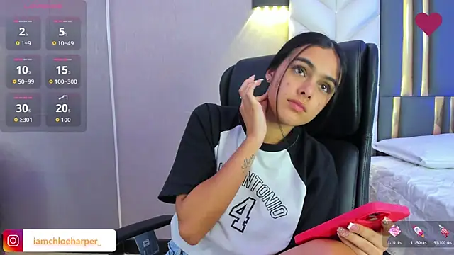 ChloeHarper_'s cam snapshot