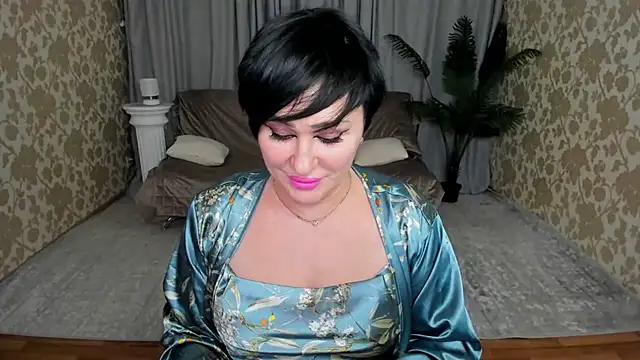 KiraTempt live sex cam