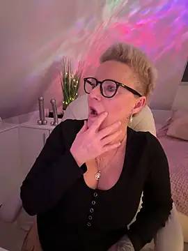 German_Milf live sex cam