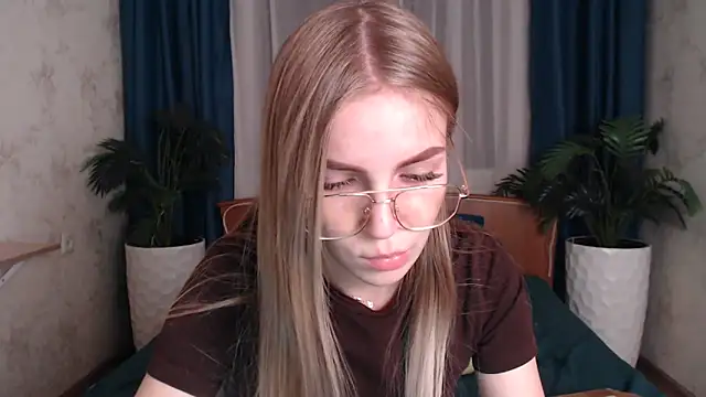 HitGyrl's cam snapshot