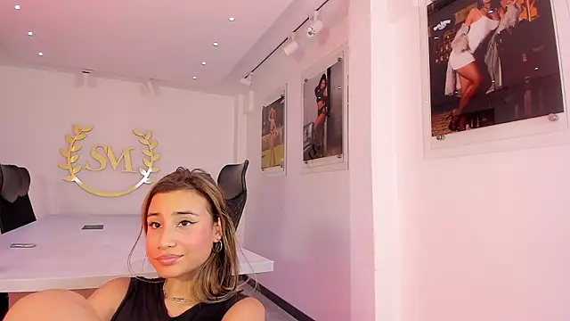 NairobiLee's cam snapshot