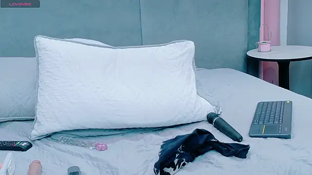 Julieth_Lovee's cam snapshot