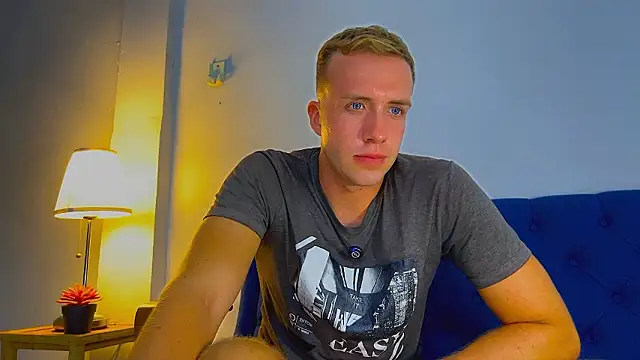 tommy_cumfinger live sex cam