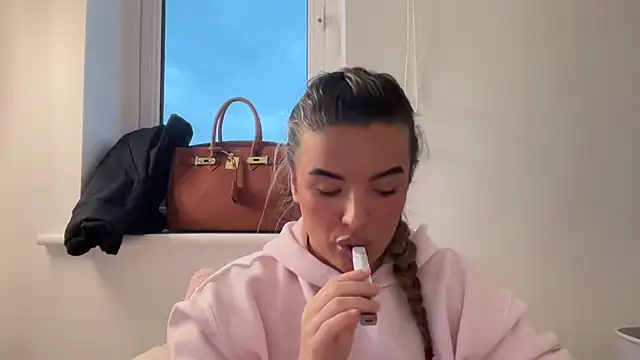 maisiesmithx live sex cam