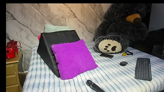 Niyirey1's cam snapshot