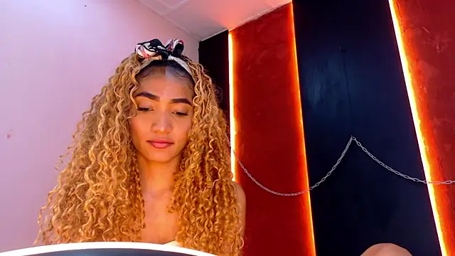 Charlotte_Love10's cam snapshot