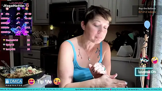 YogaHottie76's cam snapshot