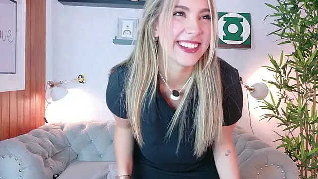 Cloee_Rainbow1's cam snapshot