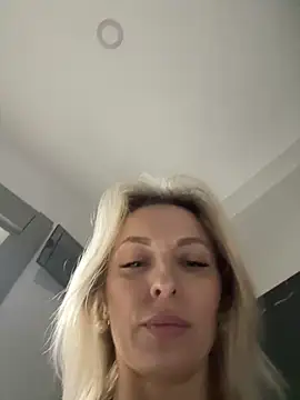 VikaBunny1 live sex cam