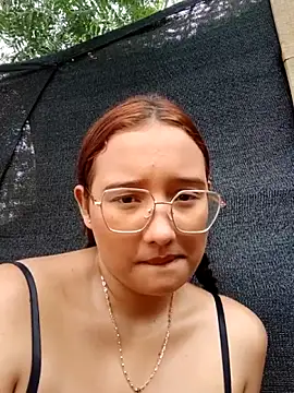 young_dairy01's cam snapshot