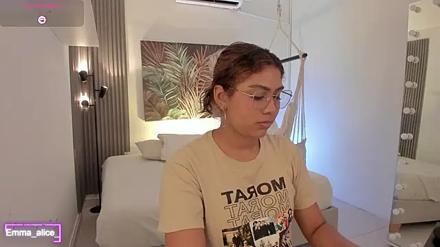 emma_alice_'s cam snapshot