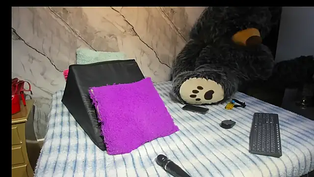 Niyirey1's cam snapshot