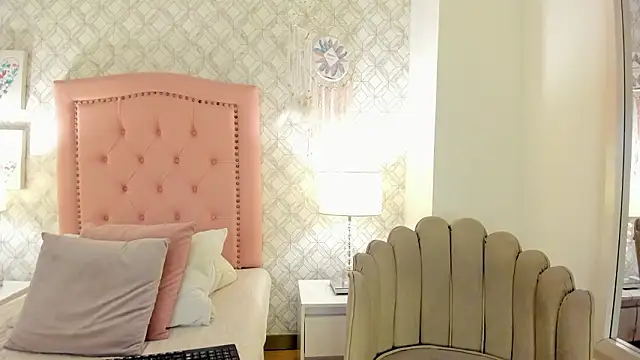 liz_rouse_'s cam snapshot