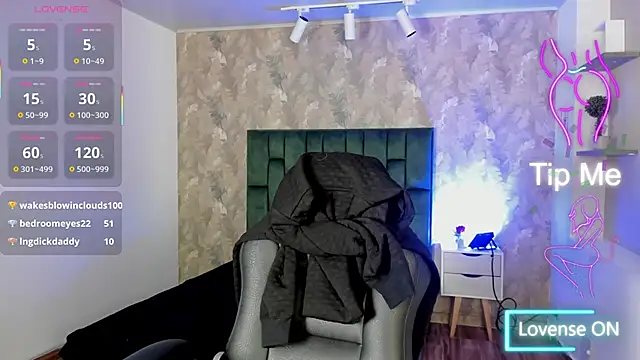 april_dumont's cam snapshot