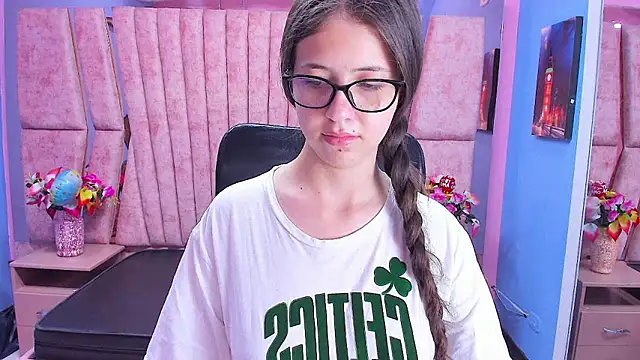 sarah_sweett_'s cam snapshot