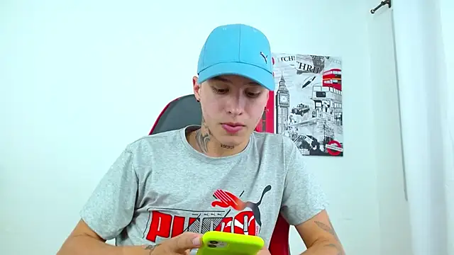 Cumandres18 live sex cam