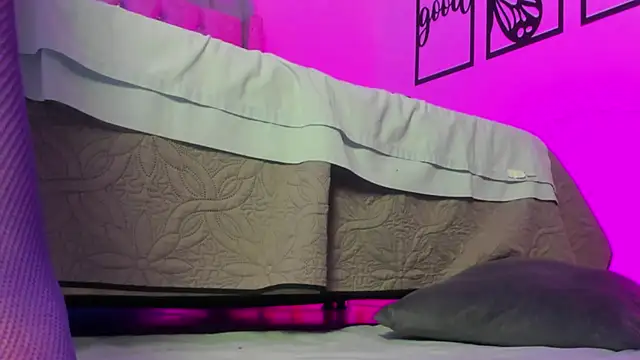 nicolee_millerr's cam snapshot