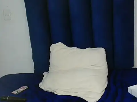 Ogle_'s cam snapshot