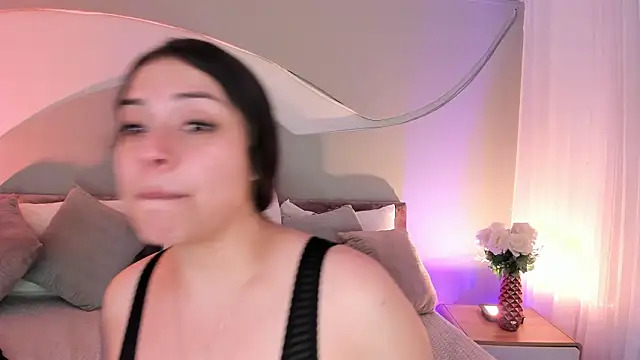 Nicolle_W's cam snapshot