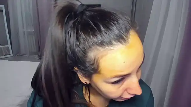 AvisFlowers's cam snapshot