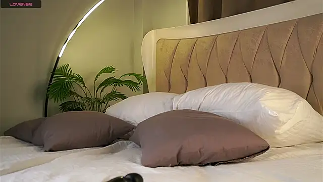 CarynRad live sex cam