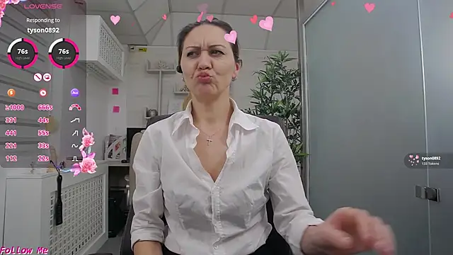 EllaMilf_'s cam snapshot