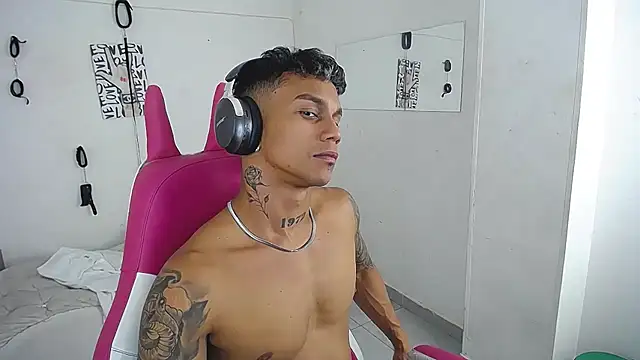 Leonard_Price live sex cam