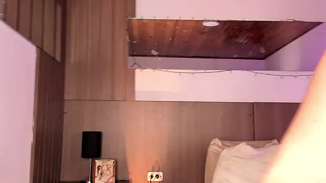 Violet_carson's cam snapshot