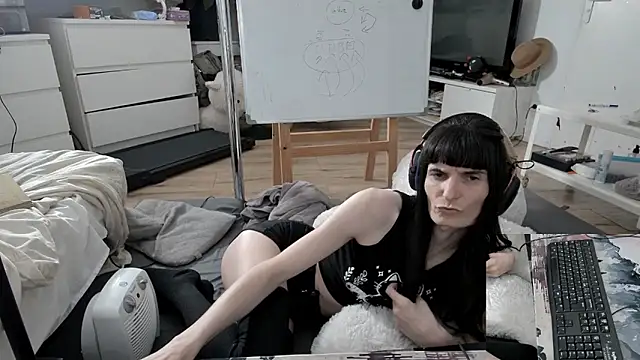 CeriseLapine live sex cam