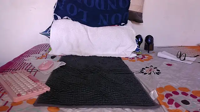 SUZZET_22's cam snapshot