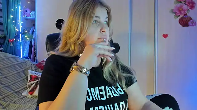 CoraSwon's cam snapshot