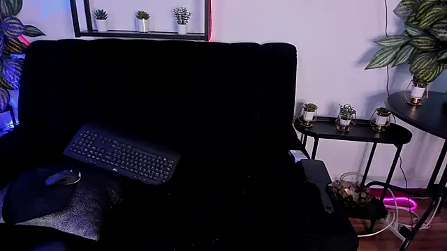 Sacred_Sin_Room's cam snapshot