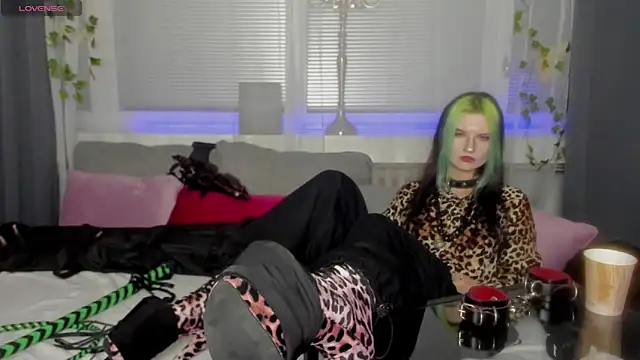 ToxicKittyy's cam snapshot