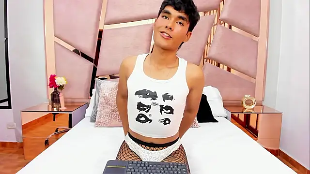 LittleNito's cam snapshot