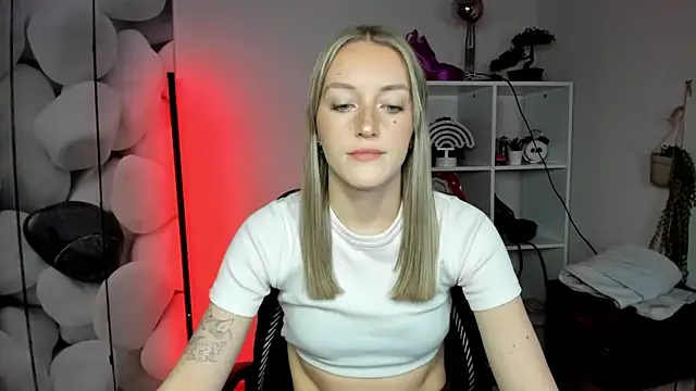 EvelynBlond's cam snapshot