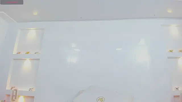 ikia_lopez_'s cam snapshot