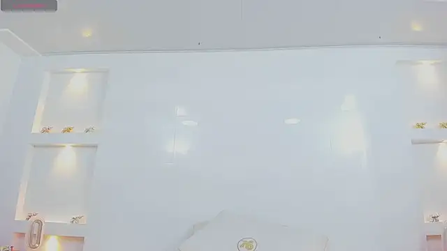 ikia_lopez_'s cam snapshot