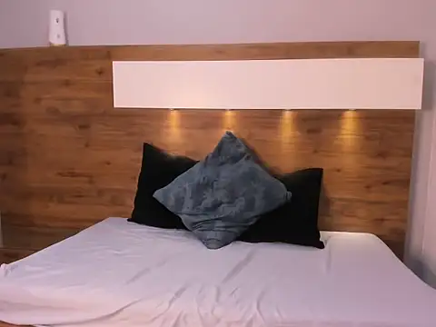 CIELO_SILVA's cam snapshot