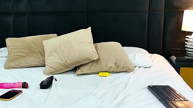 AbannyRogerss's cam snapshot