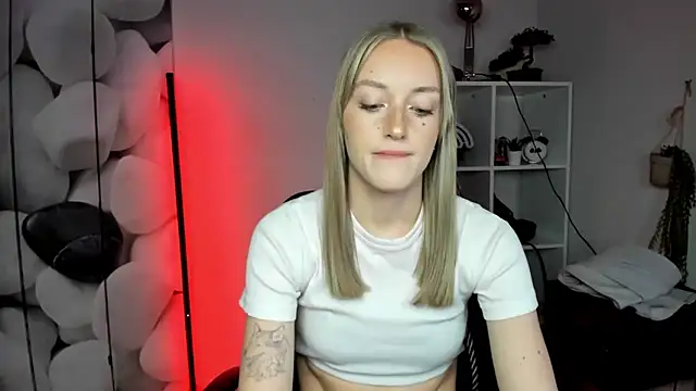 EvelynBlond's cam snapshot