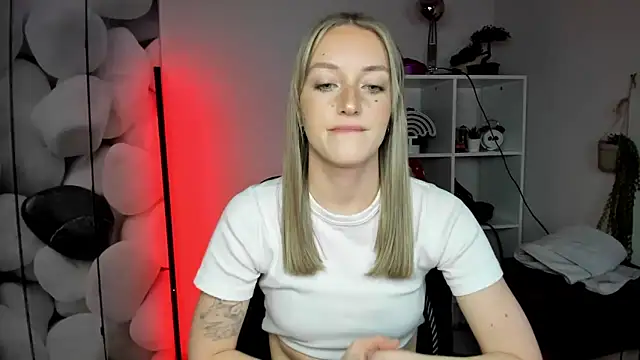 EvelynBlond's cam snapshot