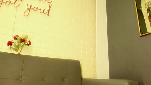 karina_gomez_18's cam snapshot