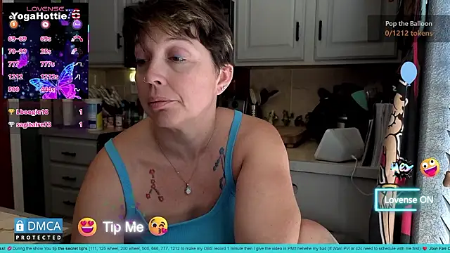 YogaHottie76's cam snapshot